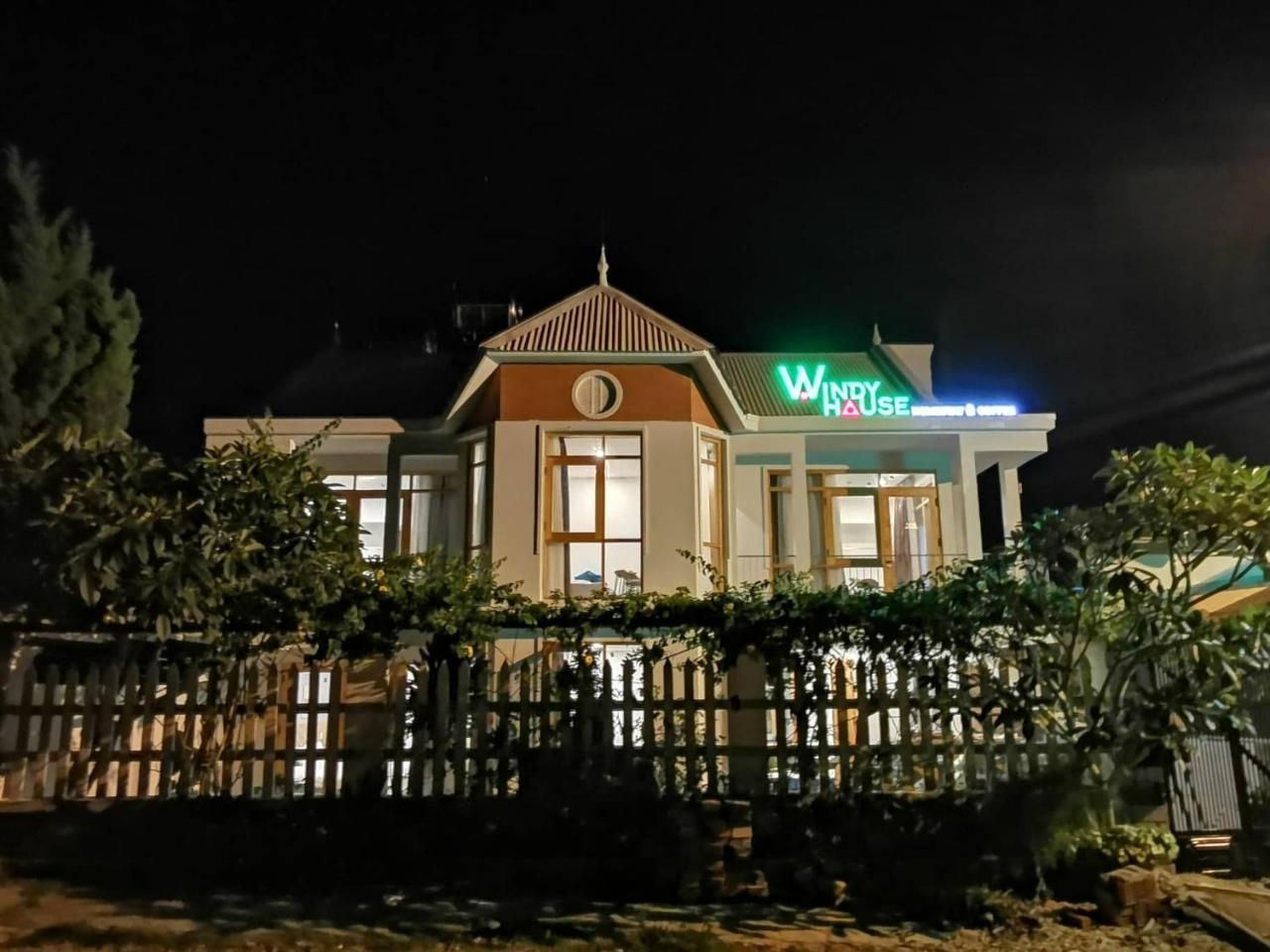 Отель Windy House Далат Экстерьер фото